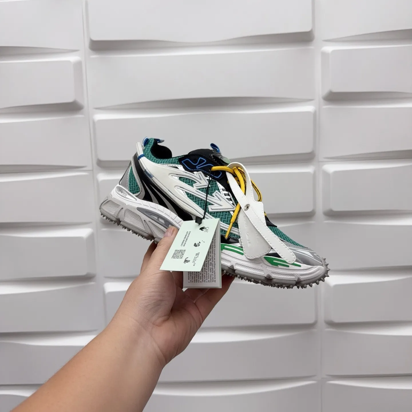 【off- white】P: 720💰Couple style👫, Size: 35-44 (Male 38.45.46 custom-made) High-quality version👊"Out of office" series original mold opening, original lasting, production process 1:1 original version ➰OFF GREY) OFF-WHITE Be Right Back Couple style👫Round toe lace-up arrow pattern low-top lifestyle casual shoes green. A running shoe called the "Be Right Back" sneaker. The design of this sneaker is inspired by Japanese sports aesthetics and craftsmanship, with running performance and principles at its core.